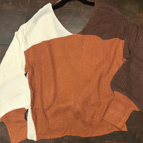 Colorblock V-Neck Sweater - Picture 2 of 4